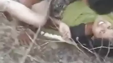 Randi Desi MILF has craving vagina humped by XXX man in the field