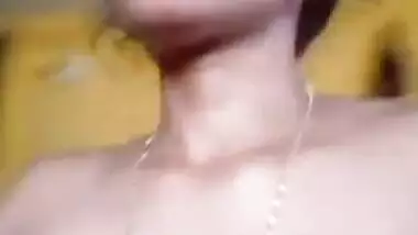 Desi love with pierced nostril is always glad to pose with no bra