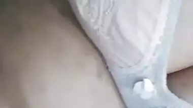 Delhi milf records her nude MMS showing boobs and cunt