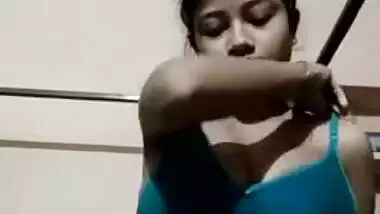 Young Indian girl exposes her full XXX tits in sex show on webcam