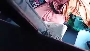 Desi local village aunty licking boobs in train says aanand aa gayo hindi audio