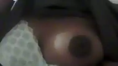 Horny girl shows boobs on video call to lover viral MMS