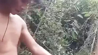 Outdoor Assamese sex MMS of a couple from a jungle