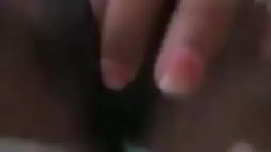 Sis ko ghr m video record krke bheji bhaiya ko uffff