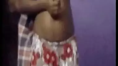 Hot Desi Lactating Babe allwoing Her Boobs to Suck and Squeeze For Money