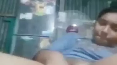 Narayanganj girl masturbating using banana MMS video