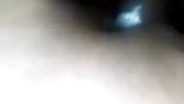 Man takes hot Desi girl outdoors for the sake of XXX sex in MMS video
