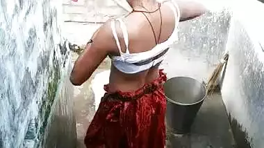 Indian Desi girl in the bathroom fully naked, era recording