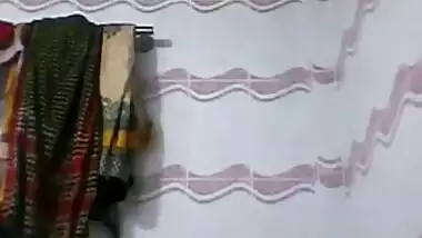 Today Exclusive- Cute Look Desi Girl Record Her Bathing Video