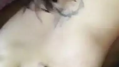 Casada fez sexo com os amigos do corno e leva gozada dupla na DP