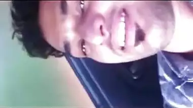 Mysore bhabhi convinced for outdoor blowjob in car by hubby!