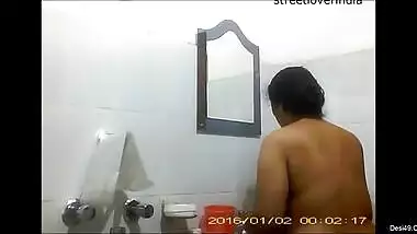 Indian aunty decides to film bathroom video and upload it to XXX site