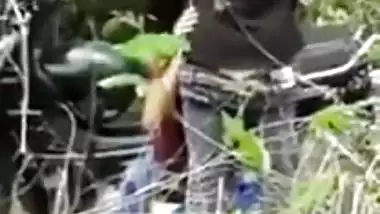 Nepali couple’s outdoor xxx video on a bike