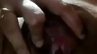 Slim Indian girl shows on cam her perky boobs and trimmed XXX twat