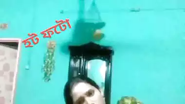 Bangla naked girl fucks her pussy with brinjal