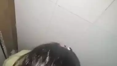 Desi girl enjoys bathroom sex by sucking a big dick
